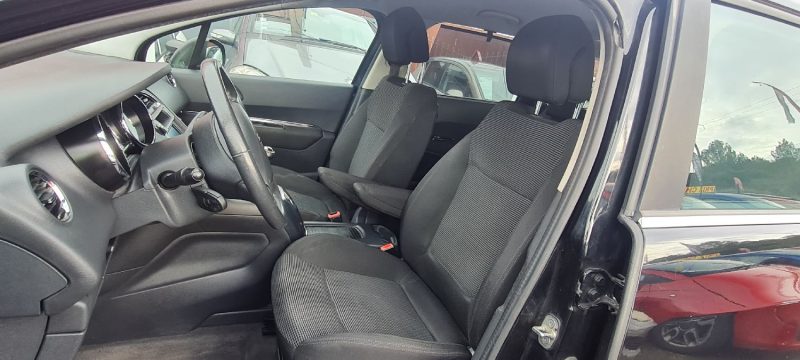 PEUGEOT 5008 2011
