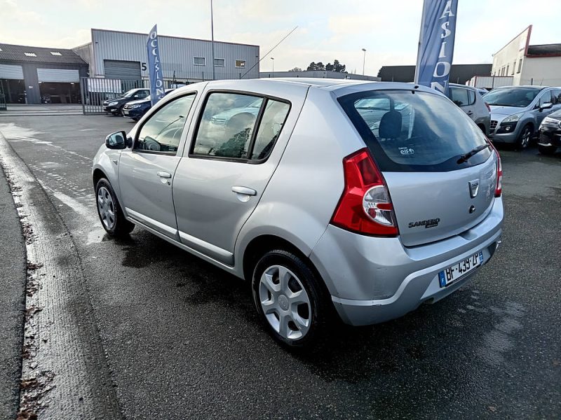 DACIA SANDERO 2011
