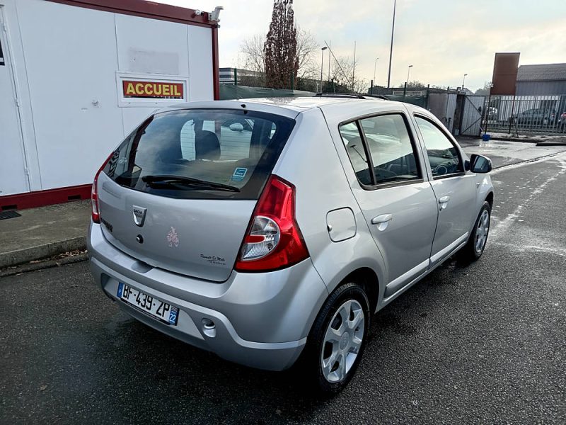 DACIA SANDERO 2011