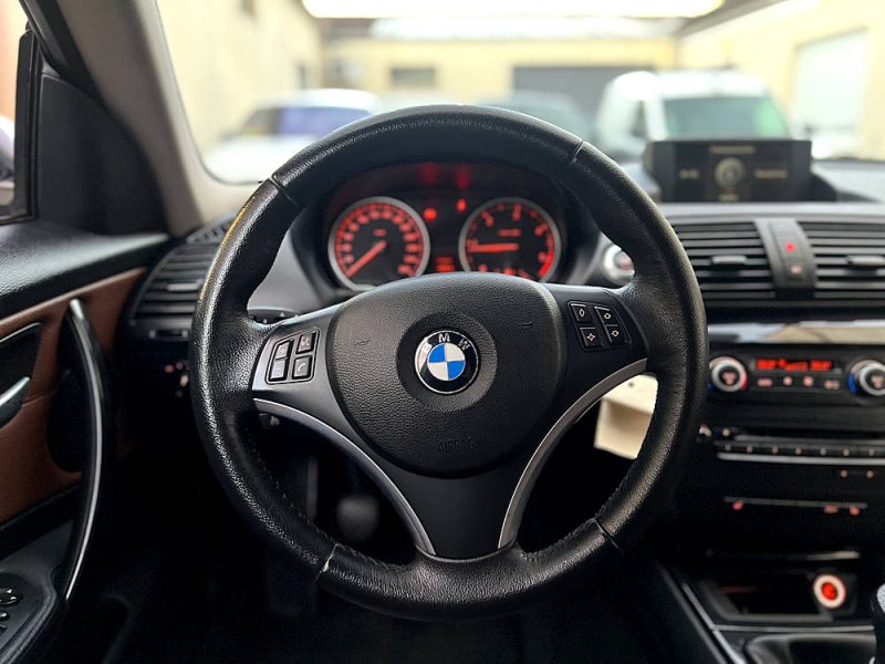BMW  SERIE 1 120d PACK SPORT !