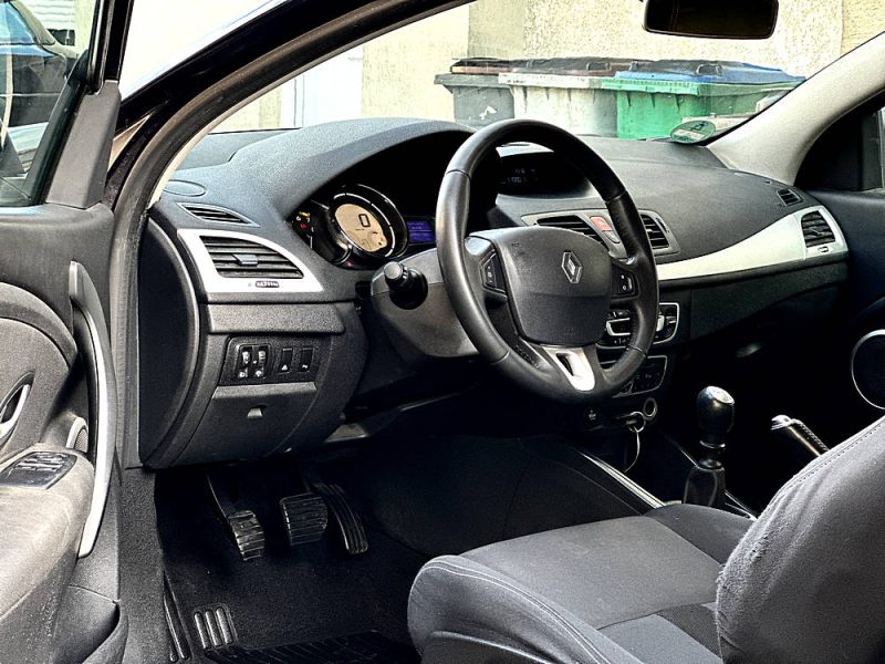 RENAULT MEGANE 1.6 DYNAMIQUE !