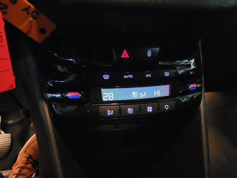 PEUGEOT 208 1.2 VTi 82cv Allure // APPLE CARPLAY/MIRROR LINK/RADAR-AR
