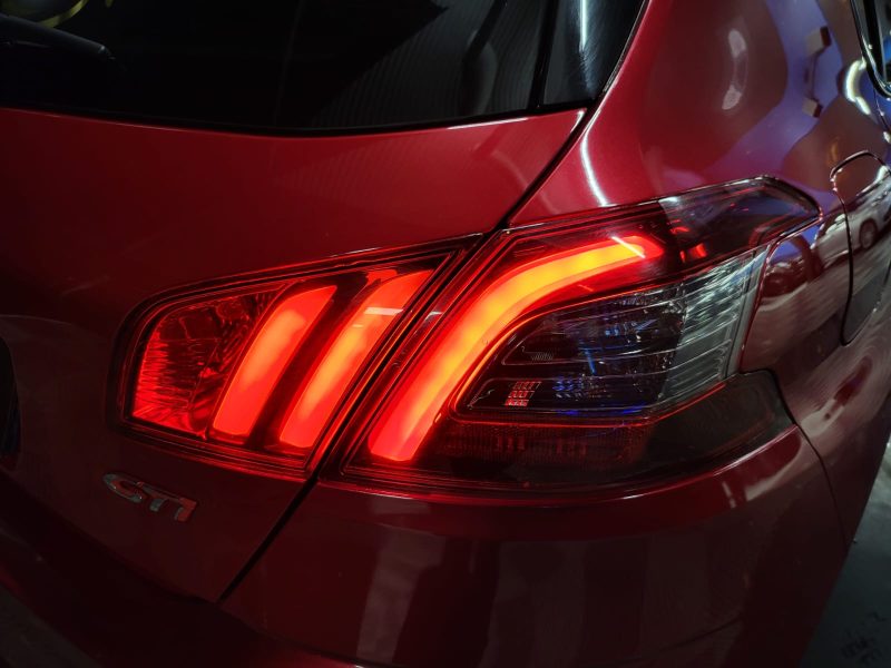 PEUGEOT 308 II 1.6 GTi PureTech 263cv APPLE CARPLAY / TOIT PANORAMIQUE