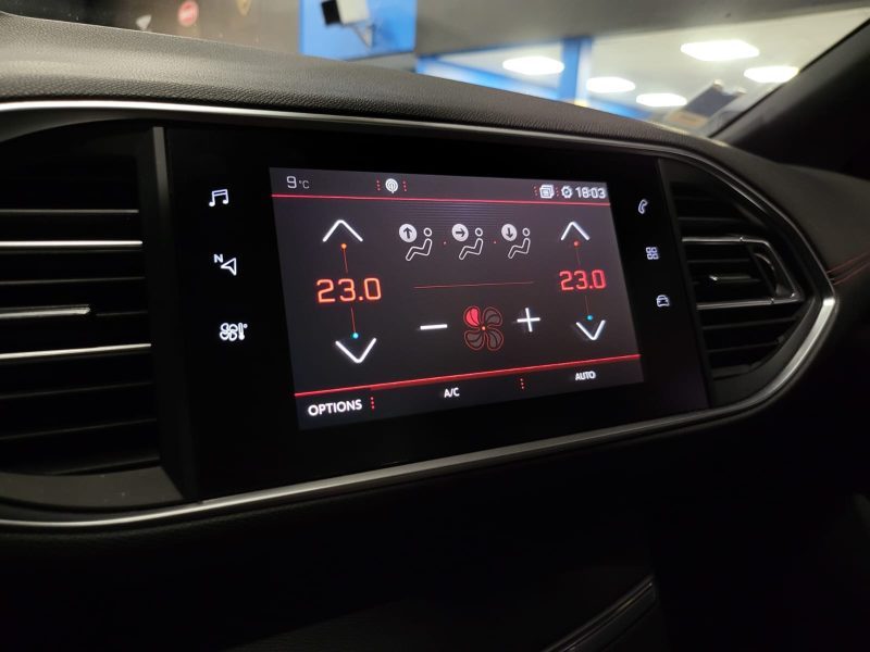 PEUGEOT 308 II 1.6 GTi PureTech 263cv APPLE CARPLAY / TOIT PANORAMIQUE