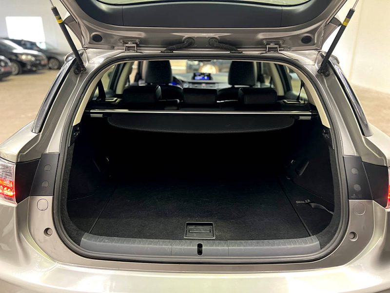 LEXUS CT 200h 136cv LUXURY LINE