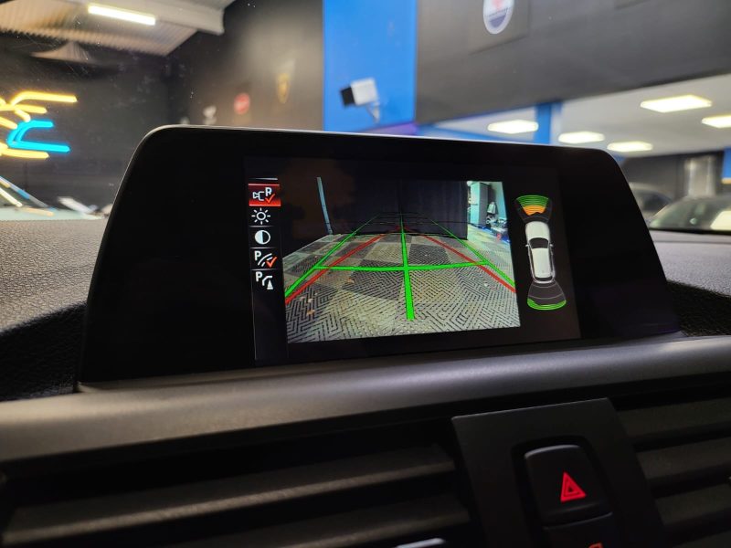 BMW SERIE 116 d 116cv URBAN BOITE AUTO TOIT OUVRANT / VOLANT M SPORT