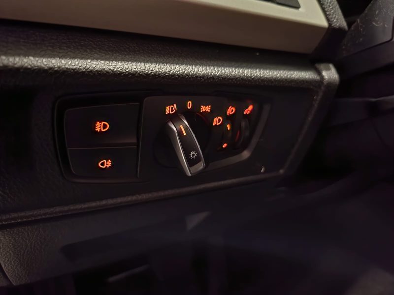 BMW SERIE 116 d 116cv URBAN BOITE AUTO TOIT OUVRANT / VOLANT M SPORT