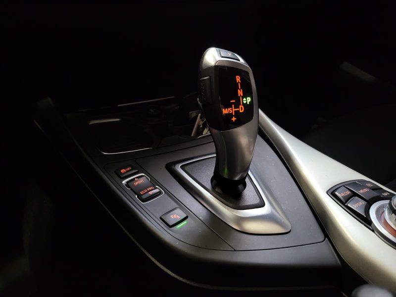 BMW SERIE 116 d 116cv URBAN BOITE AUTO TOIT OUVRANT / VOLANT M SPORT