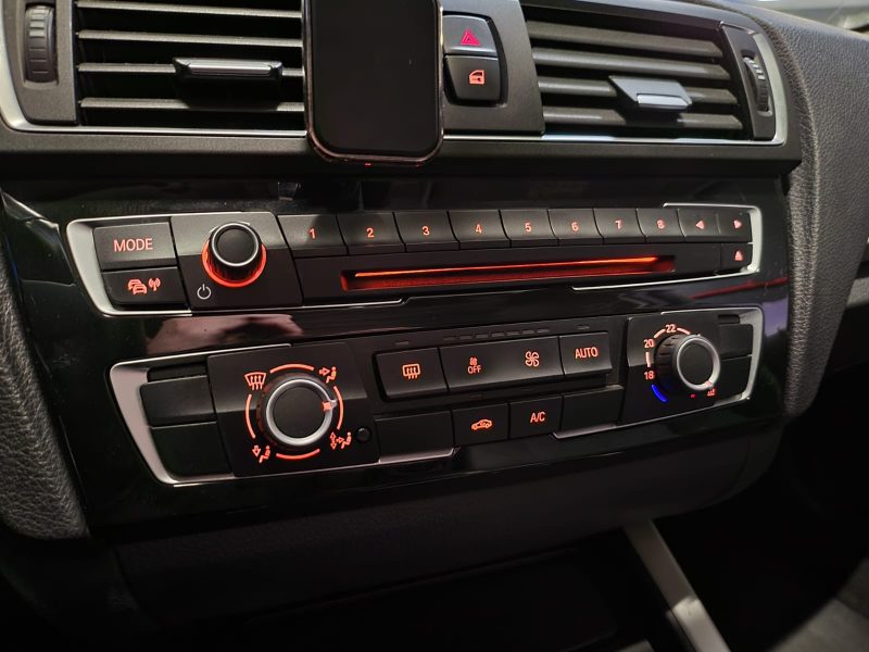 BMW SERIE 116 d 116cv URBAN BOITE AUTO TOIT OUVRANT / VOLANT M SPORT