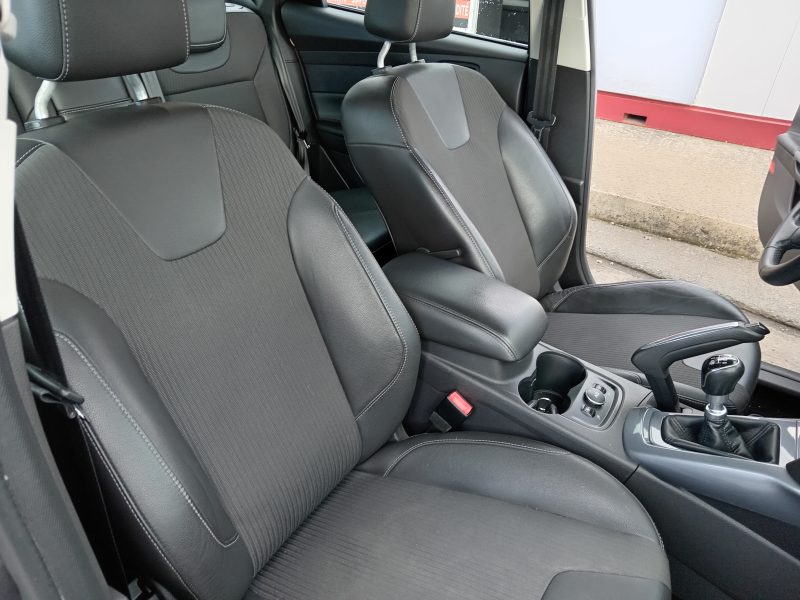 FORD FOCUS III  2011