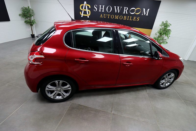 PEUGEOT 208 I 2015