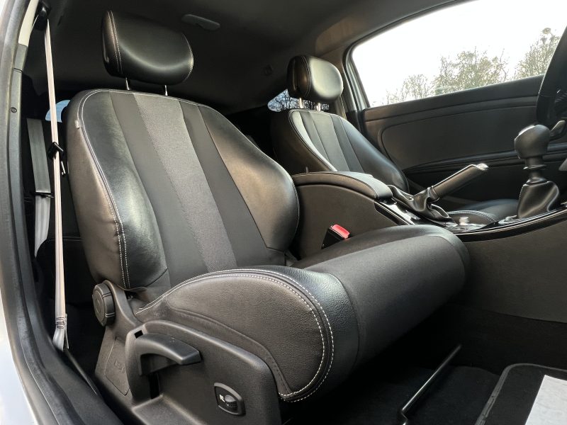 RENAULT MEGANE III COUPE BOSE 1.4 TCE 130 GPS BLUETOOTH / REPROGRAMMEE ETHANOL - GARANTIE 1 AN