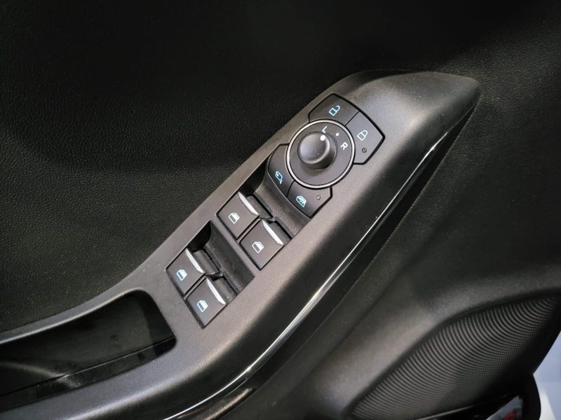 1.0 Flexifuel 125 cv / TITANIUM / TOIT OUVRANT / CARMERA AR / PARK ASSIST