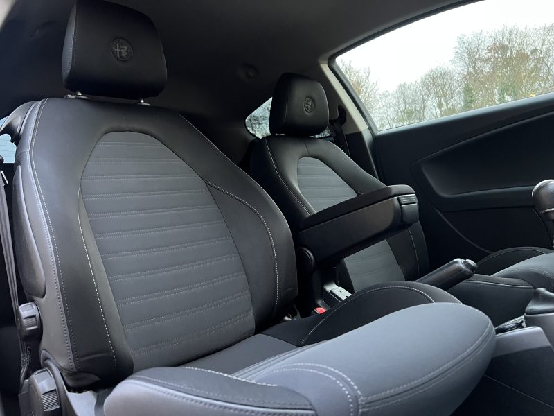 ALFA ROMEO MITO Finition IMOLA 0.9 TWIN AIR TURBO 105 Cv GPS BLUETOOTH / PACK SPORT - GARANTIE 1 AN 