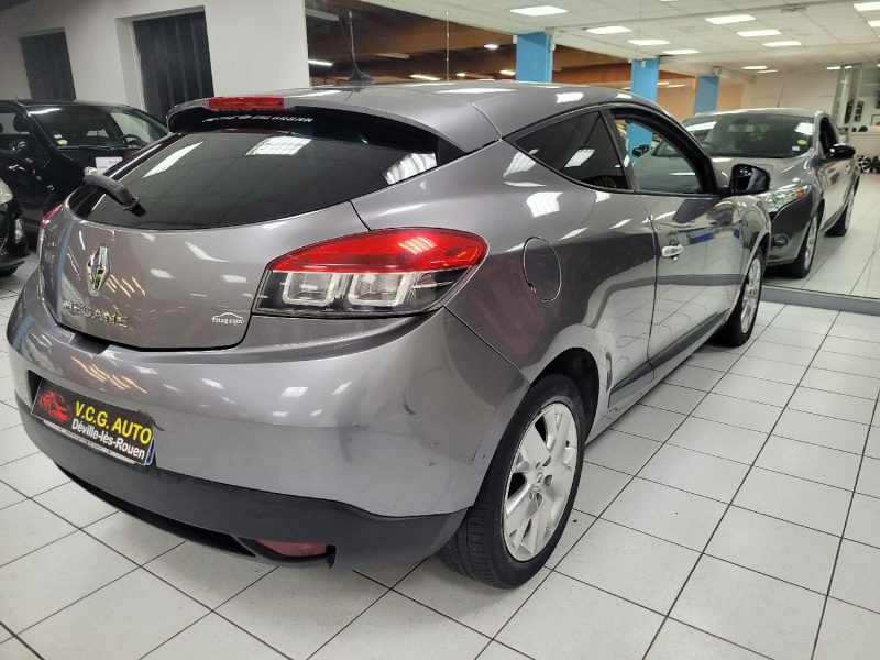 RENAULT MEGANE III CoupÃ© 2011 1.5 dCi 1461cm3 110cv