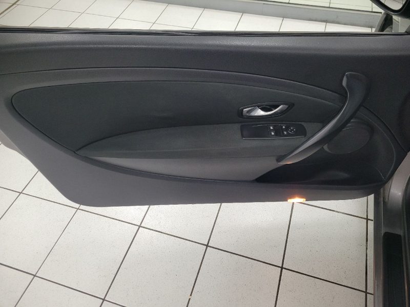 RENAULT MEGANE III CoupÃ© 2011 1.5 dCi 1461cm3 110cv