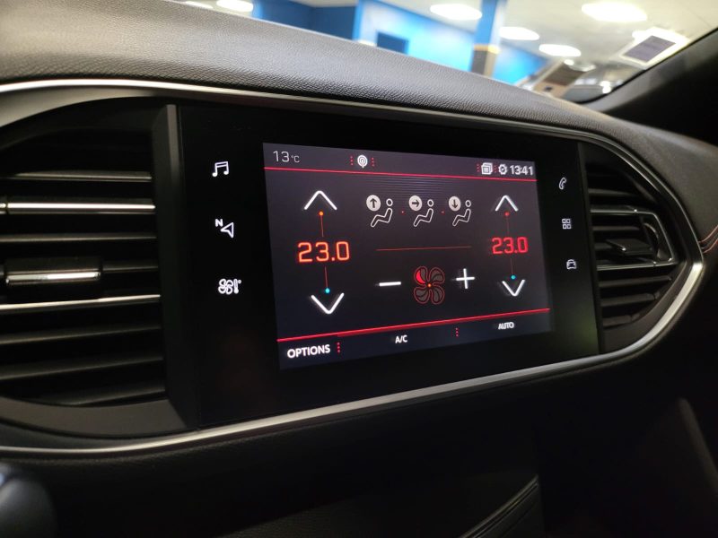 PEUGEOT 308 II 1.2 THP 130 cv GT LINE /CAMERA+CAR PLAY+REGULATEUR/