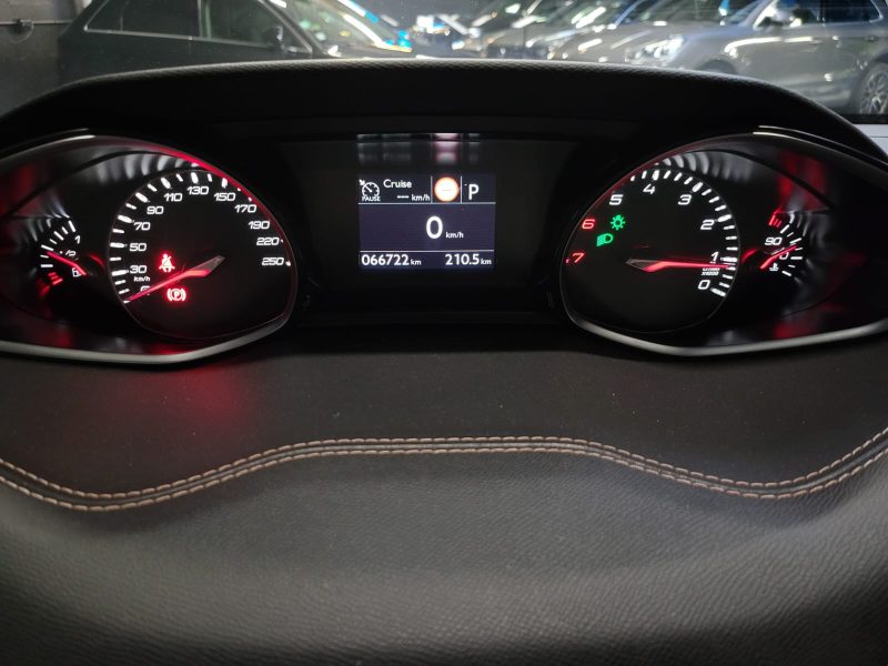 PEUGEOT 308 II 1.2 THP 130 cv GT LINE /CAMERA+CAR PLAY+REGULATEUR/