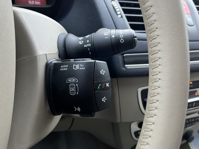 RENAULT MEGANE 3 III LUXE PRIVILEGE 1.9 DCI 130 Cv 1ERE MAIN 56 100 Kms GPS CUIR - GARANTIE 1 AN