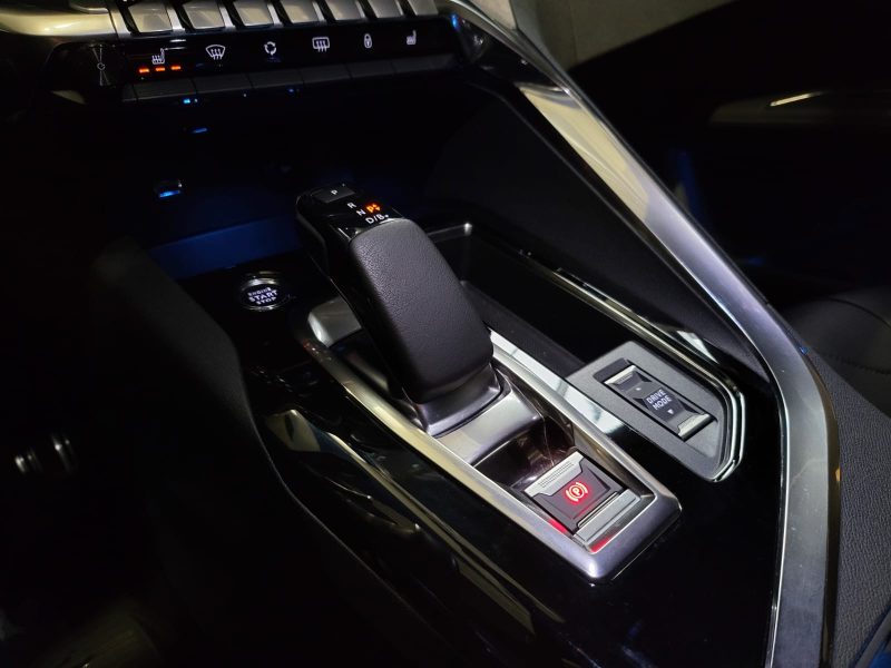 PEUGEOT 3008 HYBRID4 225cv GT PACK TOIT OUVRANT / CUIR COMPLET ELEC A MEMOIRE CHAUFFANT