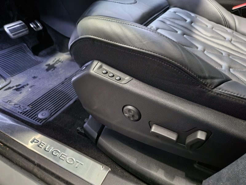 PEUGEOT 3008 HYBRID4 225cv GT PACK TOIT OUVRANT / CUIR COMPLET ELEC A MEMOIRE CHAUFFANT
