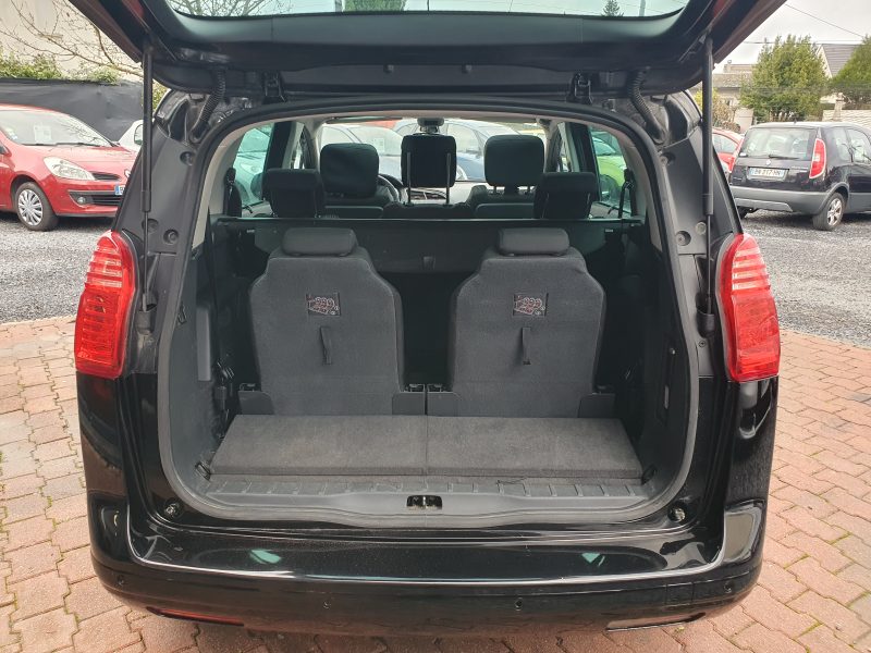 PEUGEOT 5008 2011