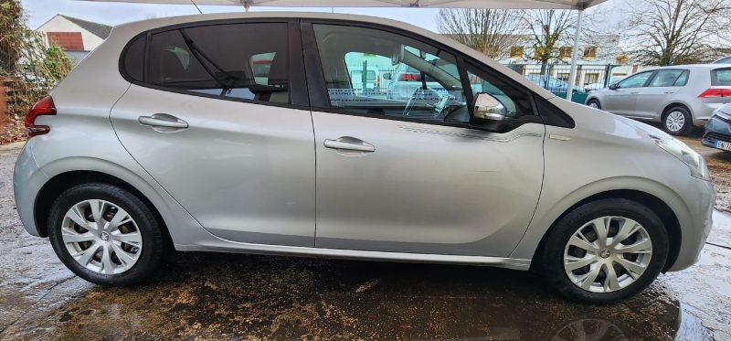 PEUGEOT 208  1.6 HDi 100cv URBAN SOUL