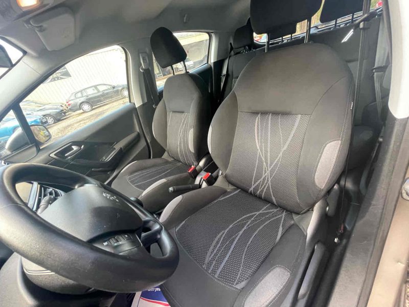 PEUGEOT 208 I 2013 1.2 VTI 82cv