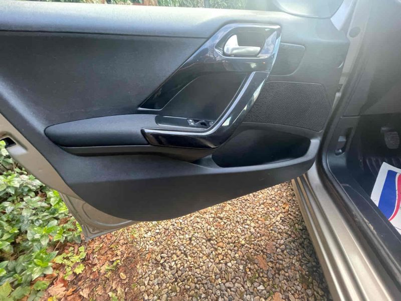 PEUGEOT 208 I 2013 1.2 VTI 82cv