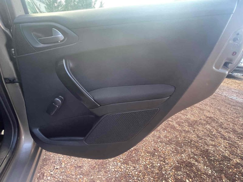 PEUGEOT 208 I 2013 1.2 VTI 82cv