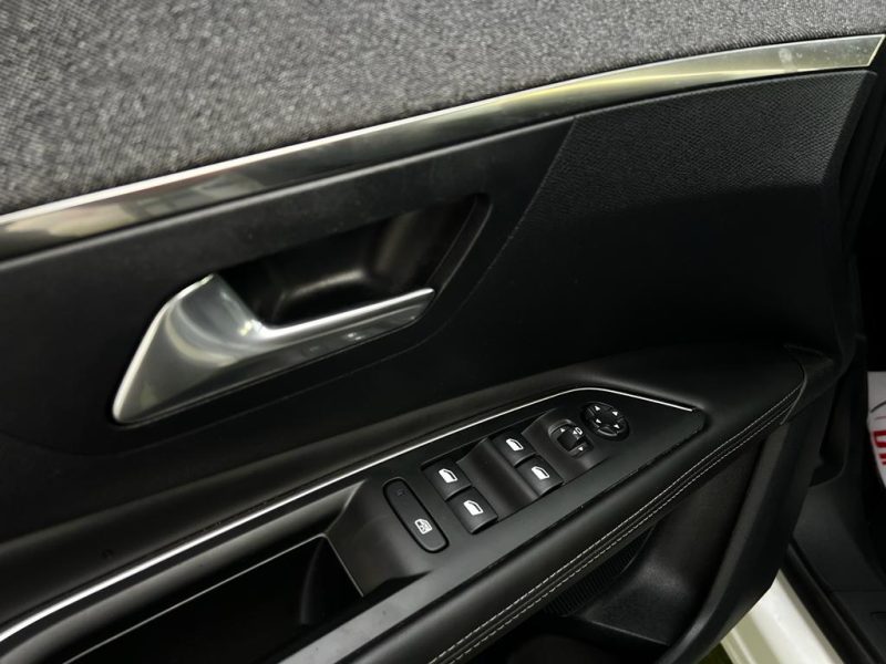 PEUGEOT 3008 SUV 2018