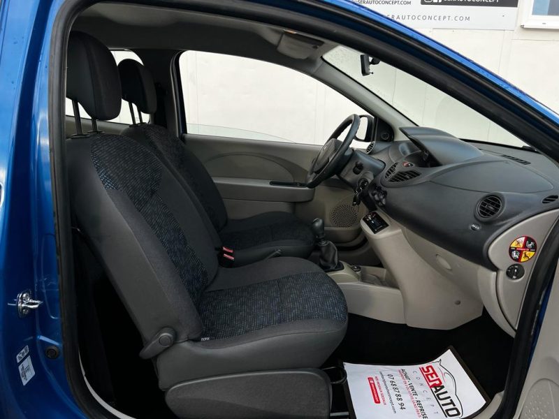 RENAULT TWINGO II 2009