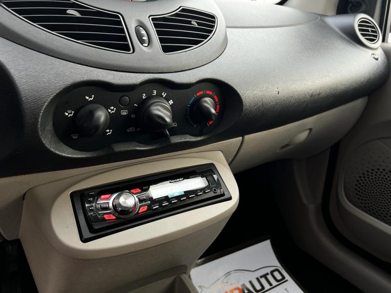 RENAULT TWINGO II 2009