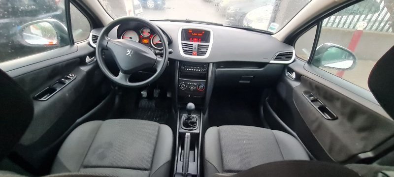 PEUGEOT 207 2010