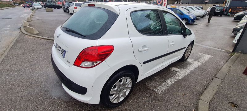 PEUGEOT 207 2010