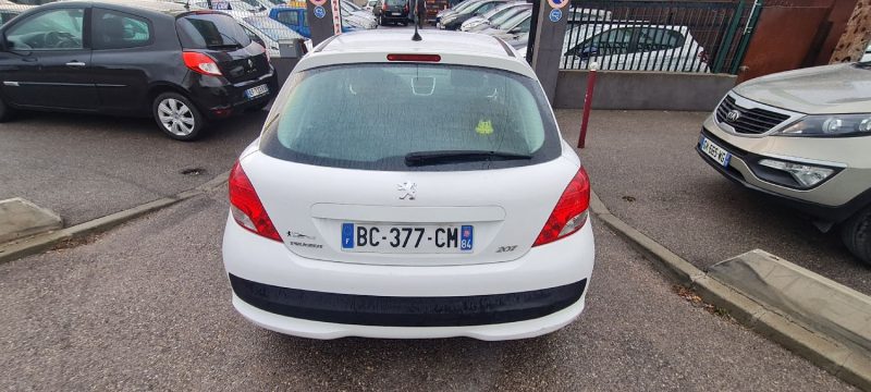 PEUGEOT 207 2010