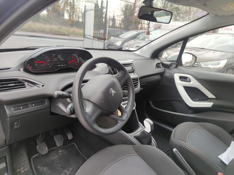 PEUGEOT 208 I 2015