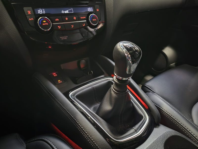 NISSAN QASHQAI 1.3 DIG-T 140cv TEKNA / TOIT PANO+CAMERA 360°+ATTELAGE/