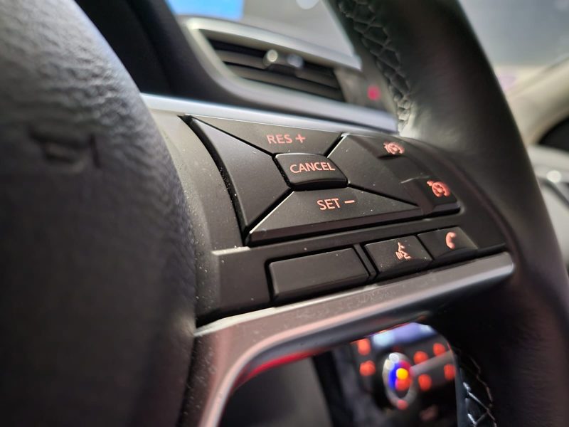 NISSAN QASHQAI 1.3 DIG-T 140cv TEKNA / TOIT PANO+CAMERA 360°+ATTELAGE/