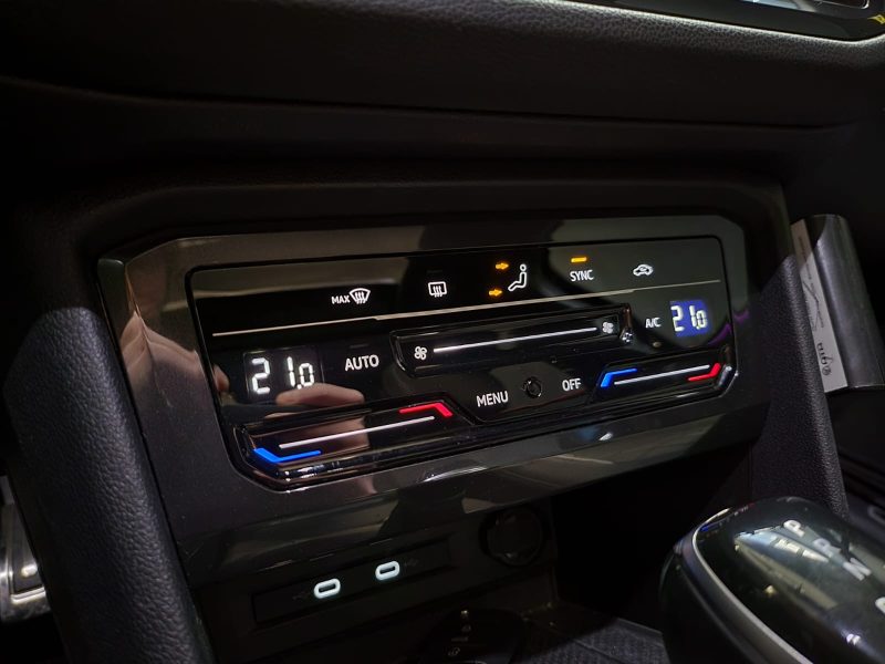 VOLKSWAGEN TIGUAN ALLSPACE 2.0 TDi DSG7 150cv R-LINE / TOIT OUVRANT / CARPLAY / LUMIERE D'AMBIANCE 