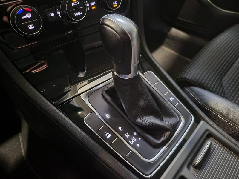 VOLKSWAGEN GOLF VII 2.0 TDI DSG7 150cv CARAT EXCLUSIVE /SIEGE CHAUFFANT/MASSANT+AIDE AU PARKING +GPS