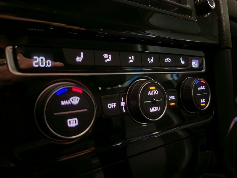 VOLKSWAGEN GOLF VII 2.0 TDI DSG7 150cv CARAT EXCLUSIVE /SIEGE CHAUFFANT/MASSANT+AIDE AU PARKING +GPS