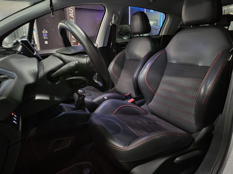 PEUGEOT 208 1.2 THP PURETECH 110cv GT LINE /CARPLAY / RADAR ARRIERE