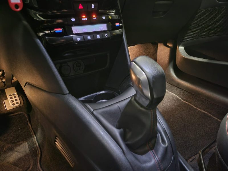 PEUGEOT 208 1.2 THP PURETECH 110cv GT LINE /CARPLAY / RADAR ARRIERE