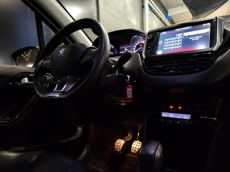 PEUGEOT 208 1.2 THP PURETECH 110cv GT LINE /CARPLAY / RADAR ARRIERE