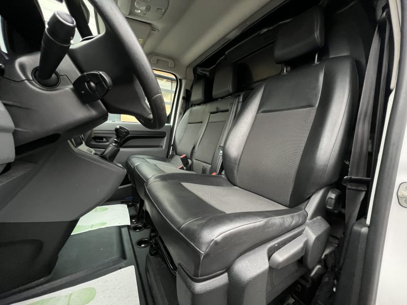 PEUGEOT EXPERT III 1.6 BLUE HDI 115 Cv MOYEN / 3 PLACES GPS CARPLAY & ANDROID - GARANTIE 6 MOIS