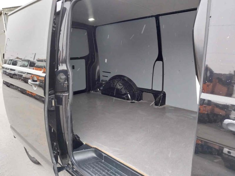 VOLKSWAGEN TRANSPORTER TDI 150 H1 L2