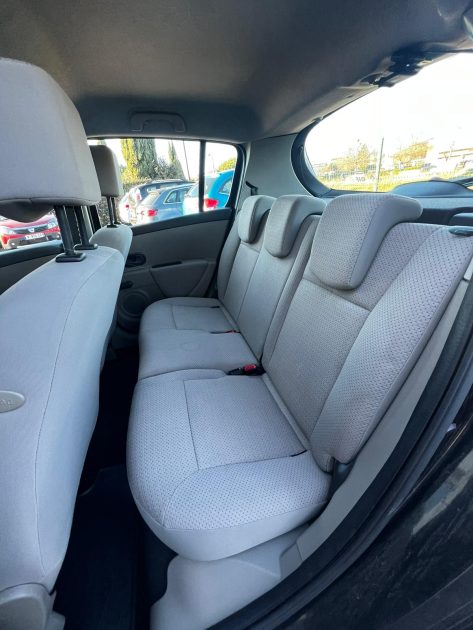 RENAULT CLIO 1.2 75 Authentique 