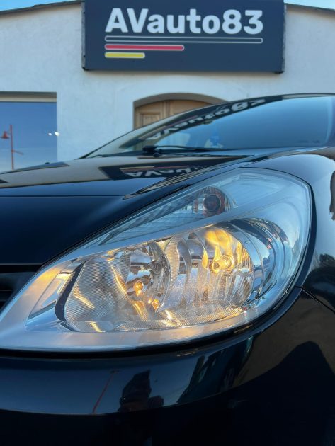 RENAULT CLIO 1.2 75 Authentique 