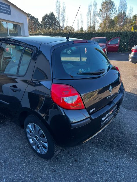 RENAULT CLIO 1.2 75 Authentique 